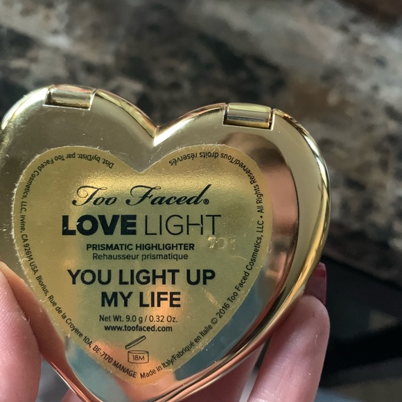 Too Faced Highlighter - Picture 3 of 3